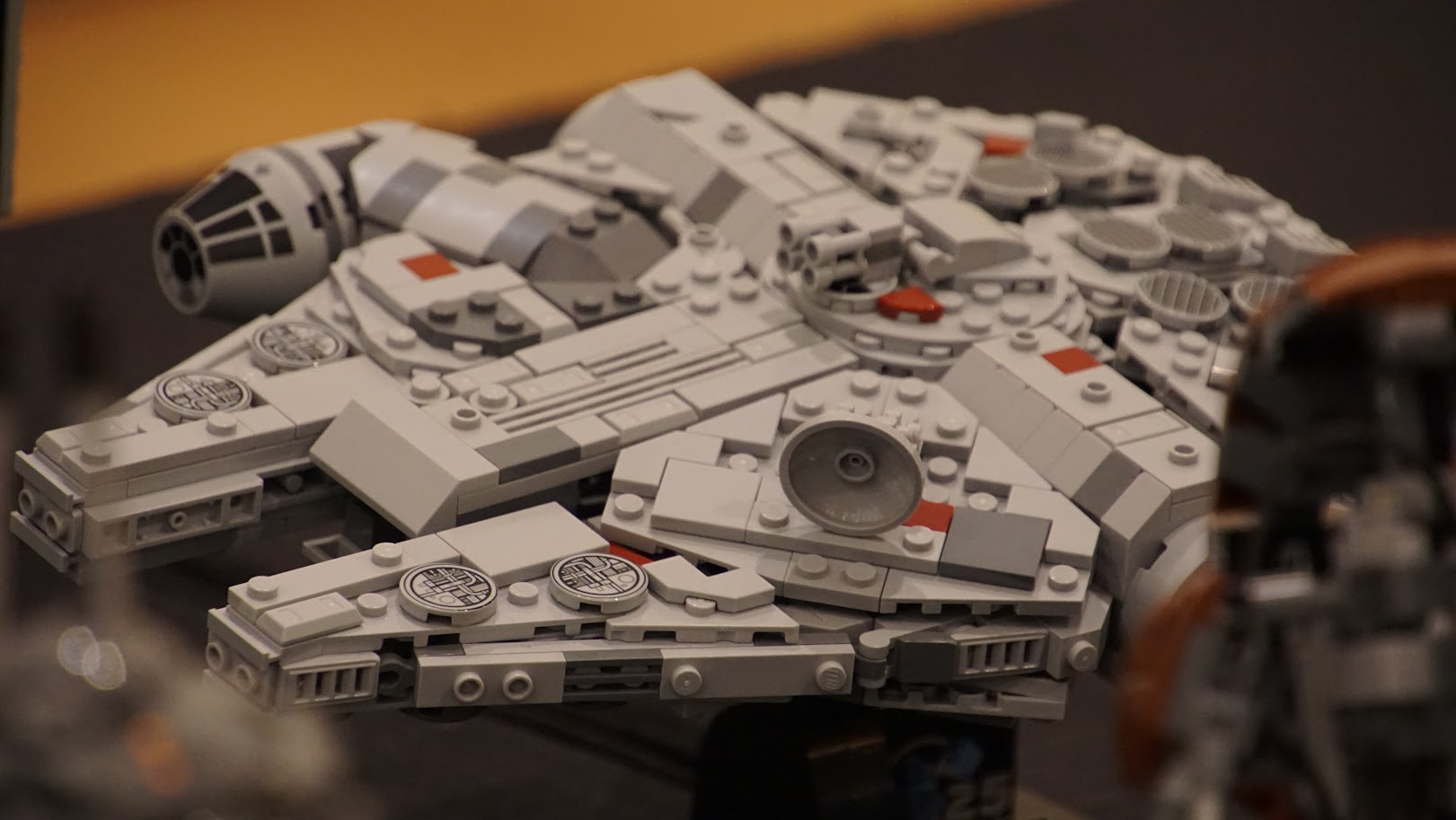 LEGO Halcón Milenario