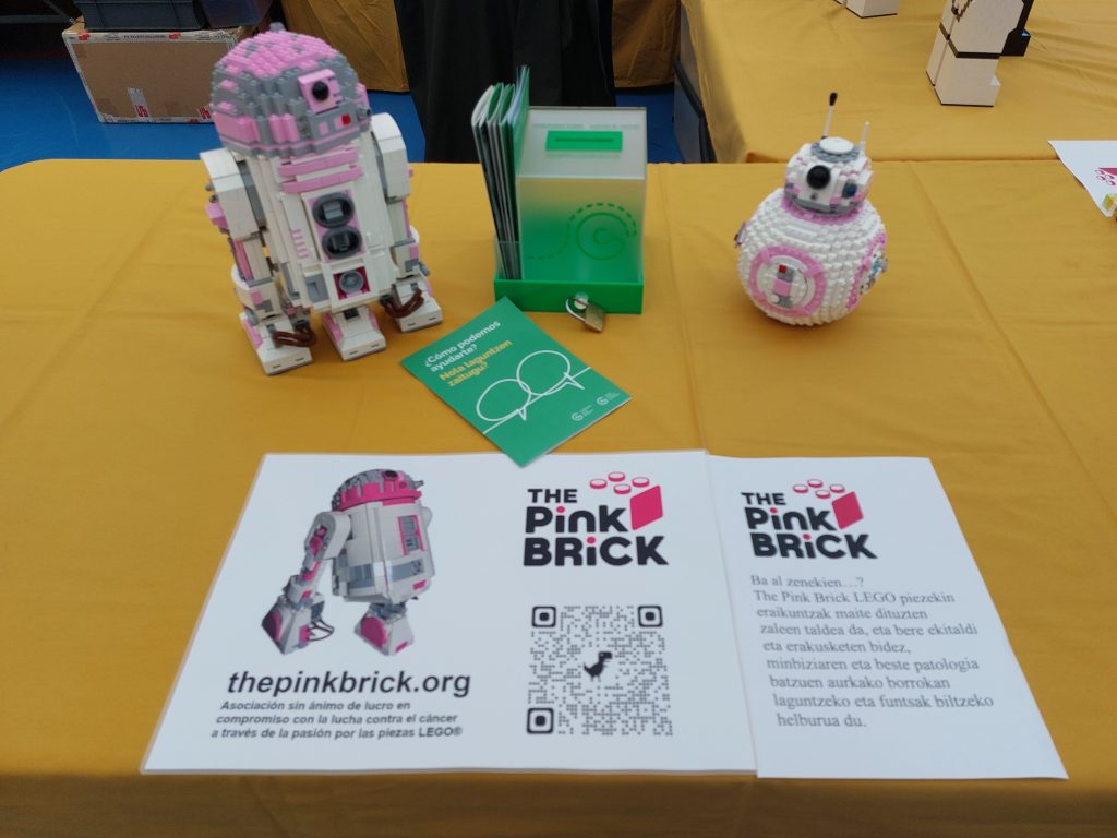 LEGO mascotas de The Pink Brick